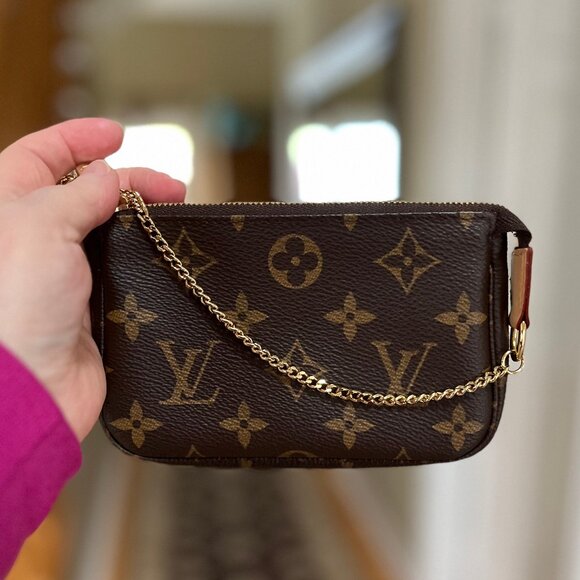 Louis Vuitton Mini Pochette Monogram - Authentic - Picture 10 of 17